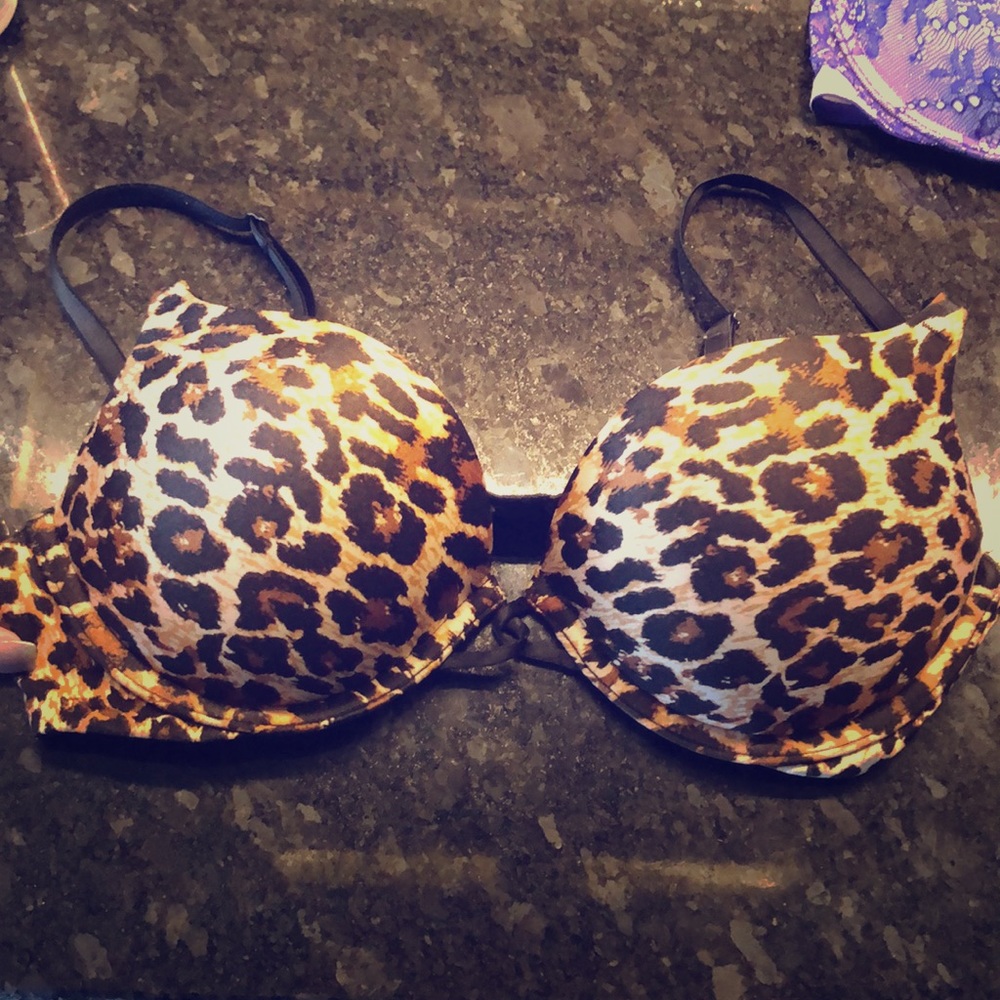 Victoria’s Secret miraculous plunge. 34B.